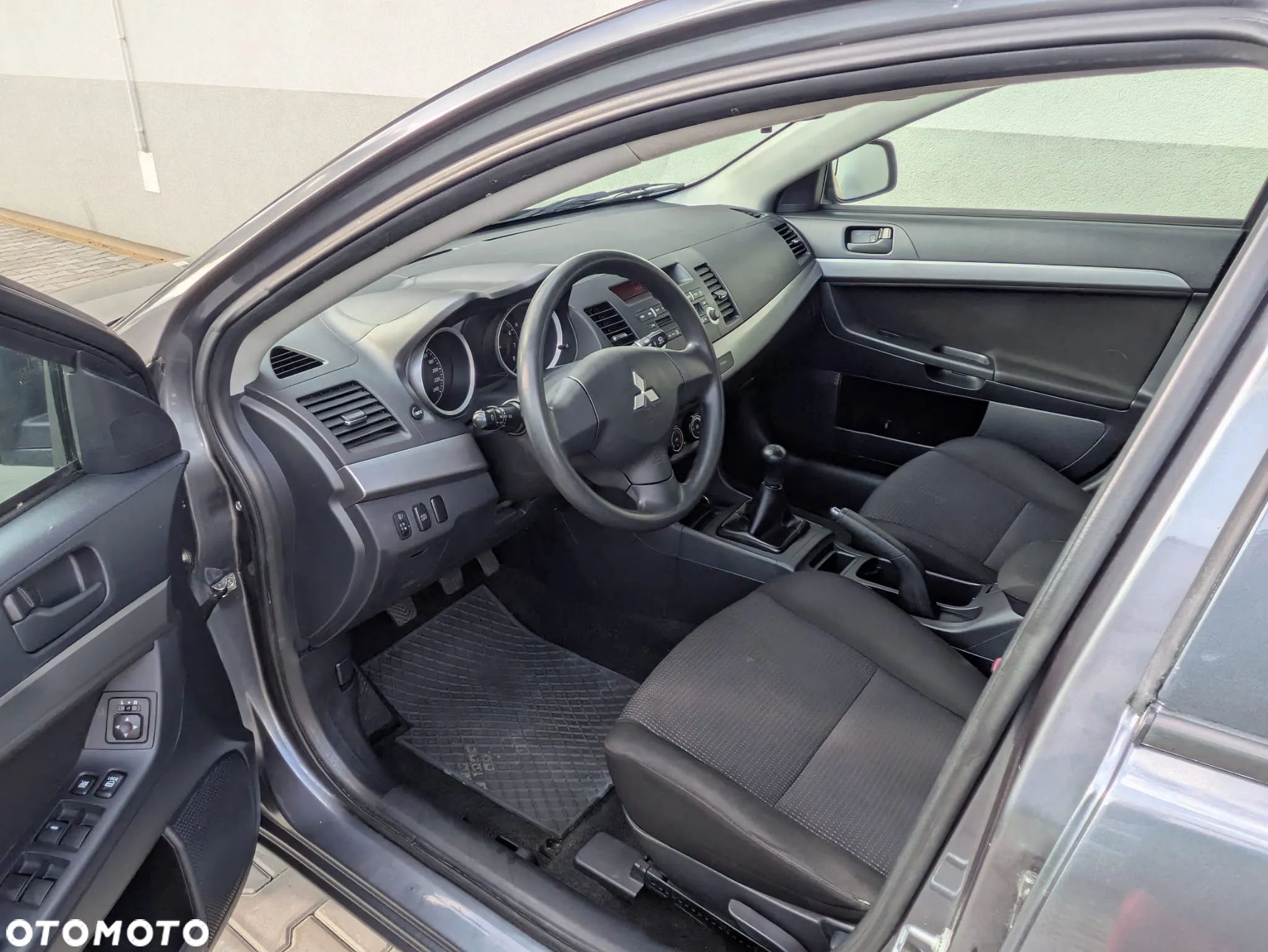 Mitsubishi Lancer 1.5 - 12