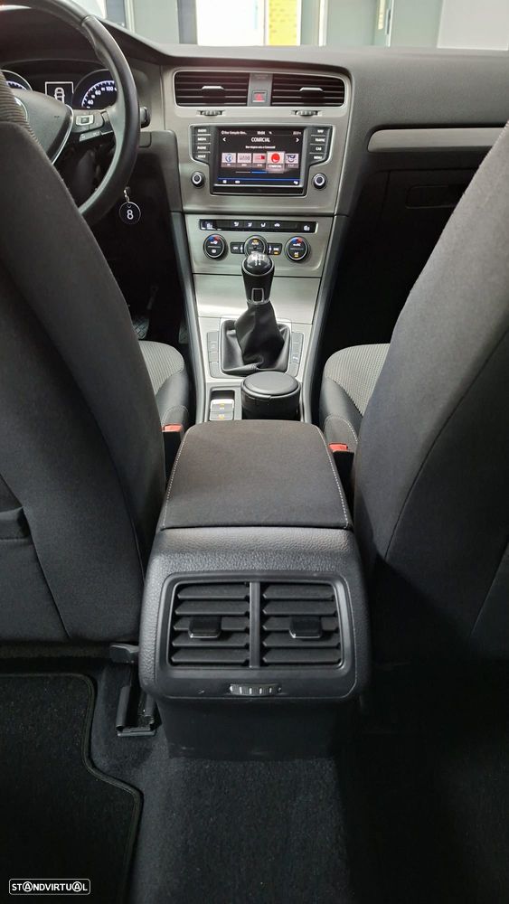 VW Golf 1.6 TDi Highline - 24
