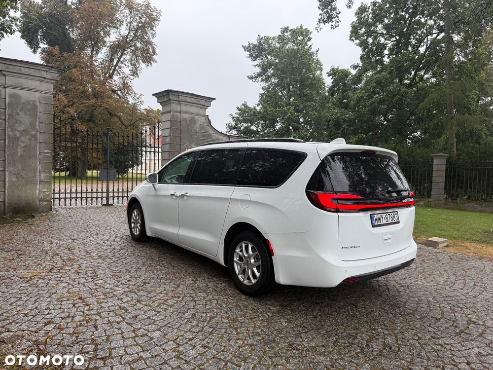 Chrysler Pacifica - 33