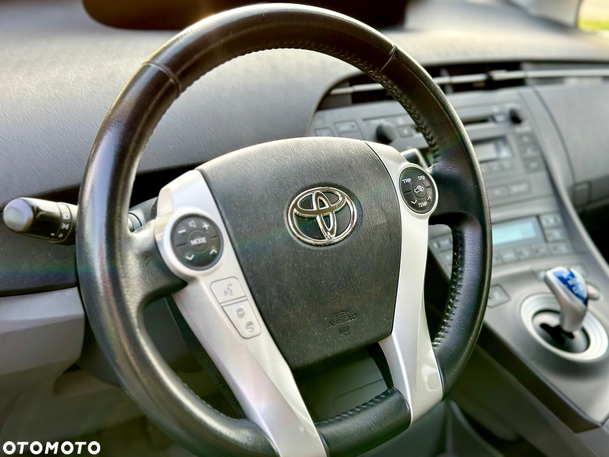 Toyota Prius 1.8 HSD Prestige - 8