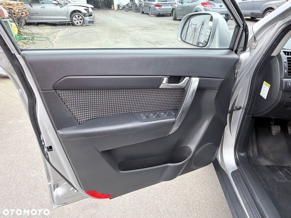 Chevrolet Captiva 2.4 LS 5os - 17