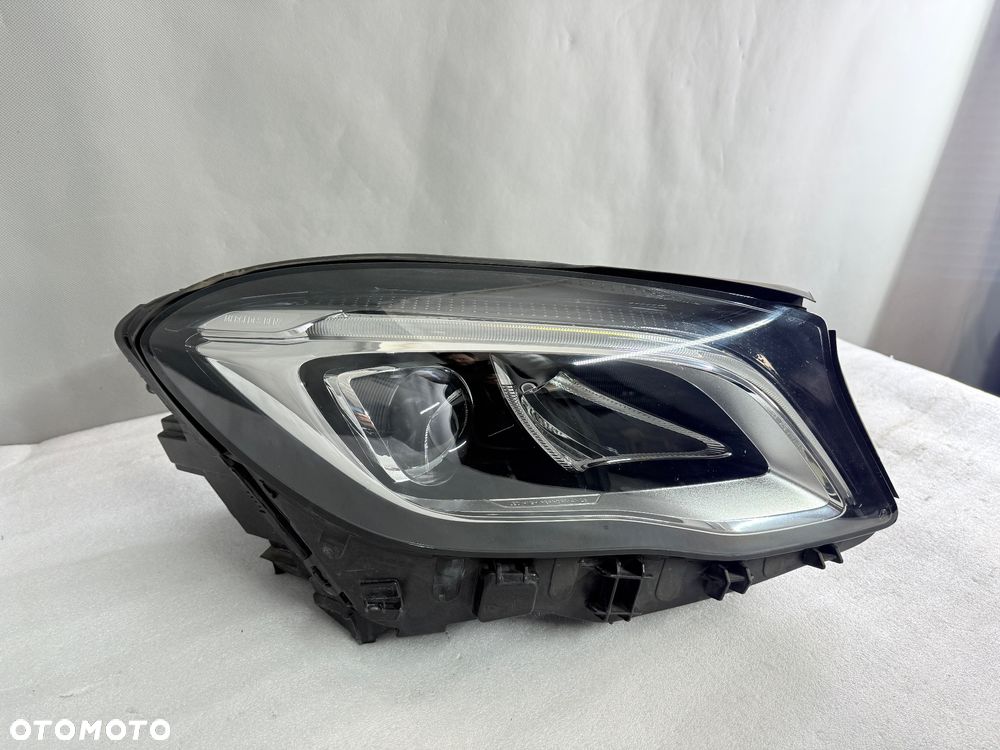 Reflektor lampa Przód prawa GLA lift A156 W156  A1569067600 PERFORMANCE - 2