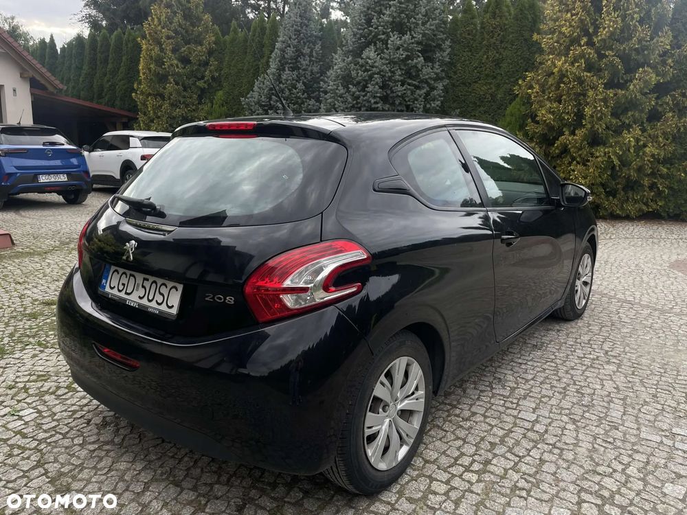 Peugeot 208 - 8