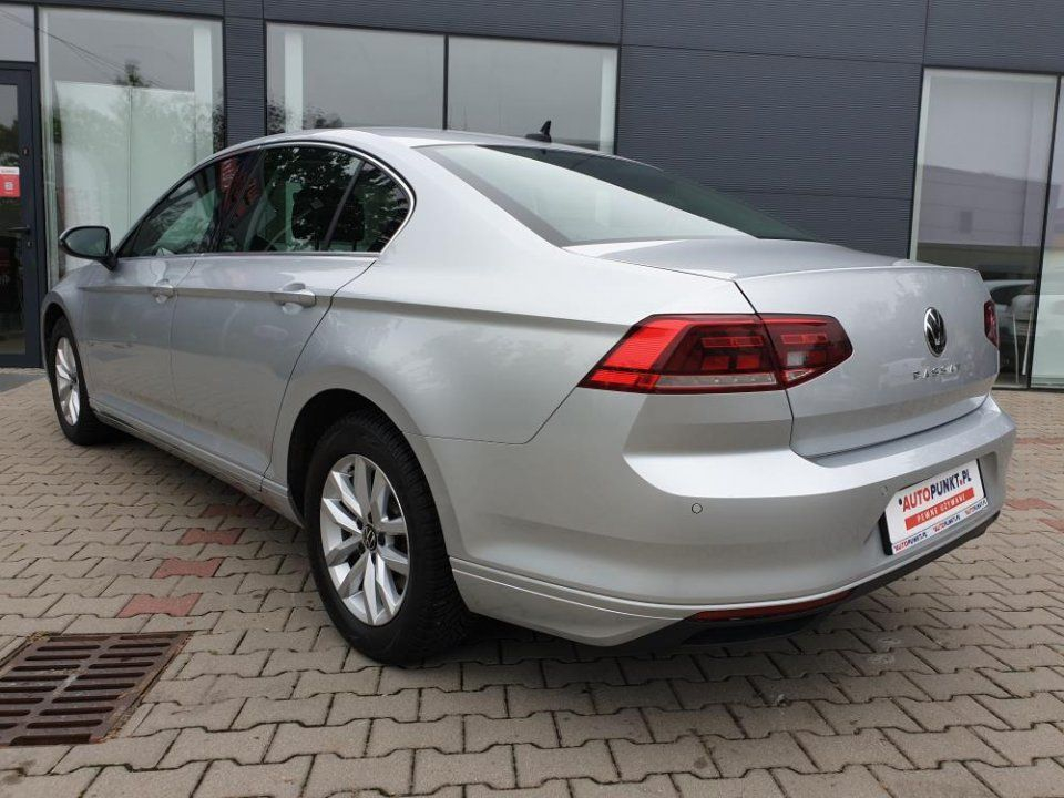 Volkswagen Passat - 8