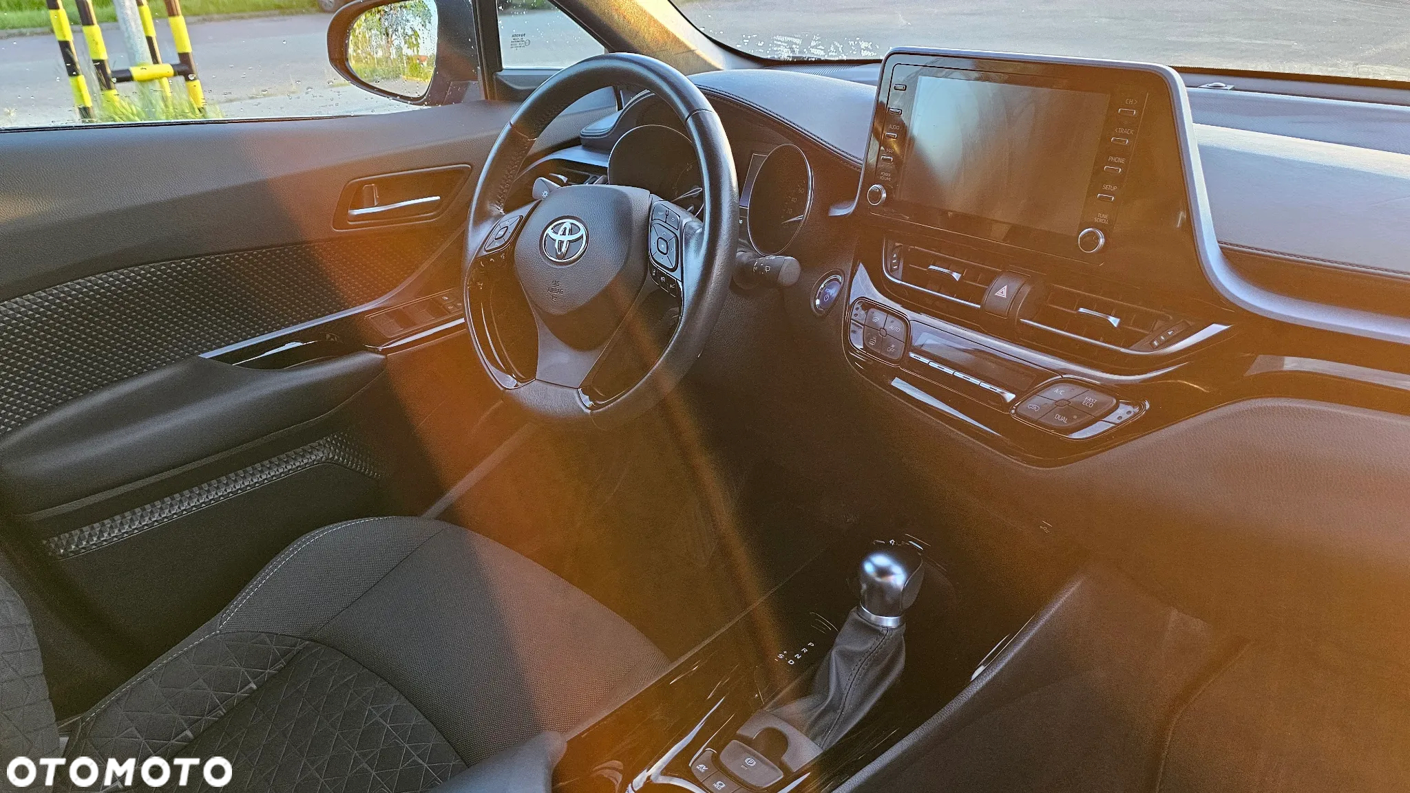 Toyota C-HR - 11