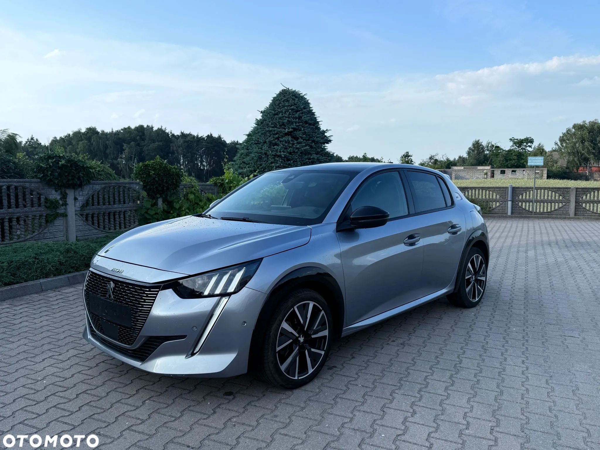 Peugeot 208 PureTech 100 GT - 1