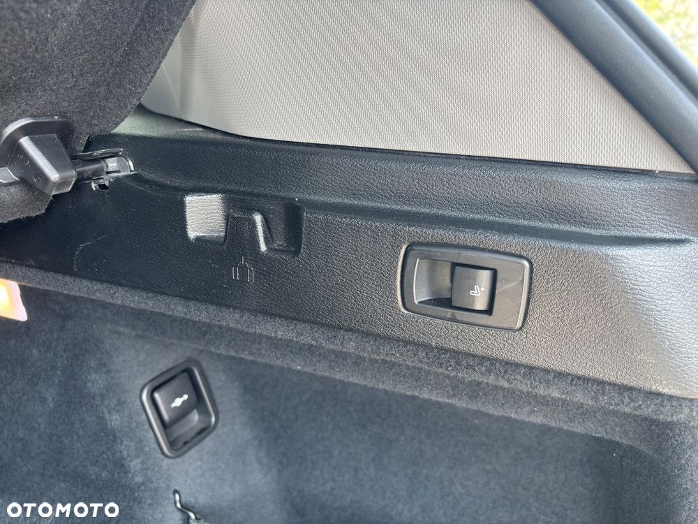 BMW X1 sDrive18i xLine - 22