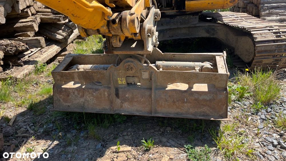 JCB Js 220 - 32