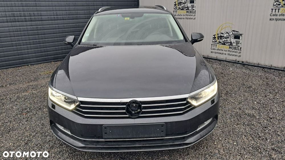 Volkswagen Passat - 1