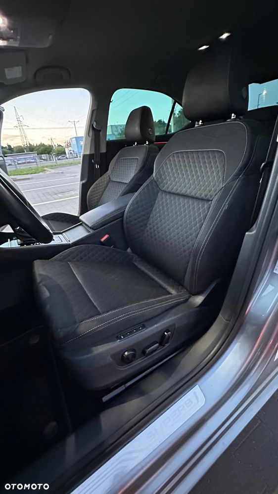 Skoda Superb 2.0 TDI Sportline DSG - 17
