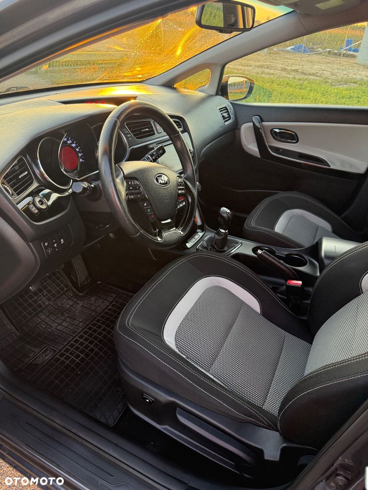 Kia Ceed 1.6 GDI Dream Team Edition - 13