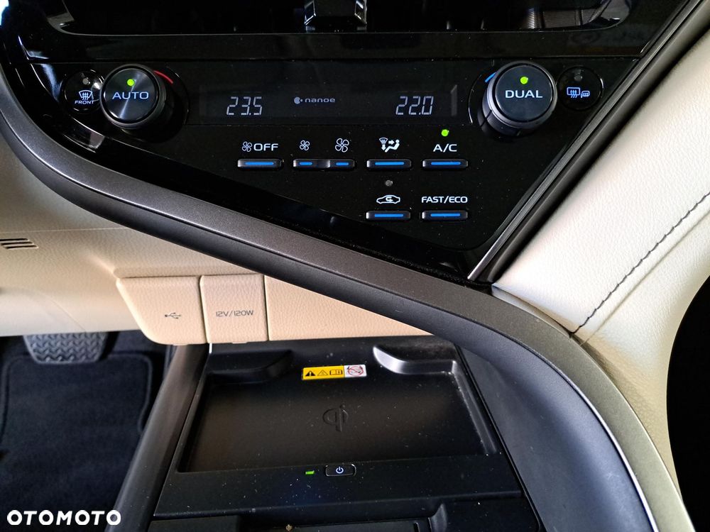 Toyota Camry 2.5 Hybrid Executive CVT - 24