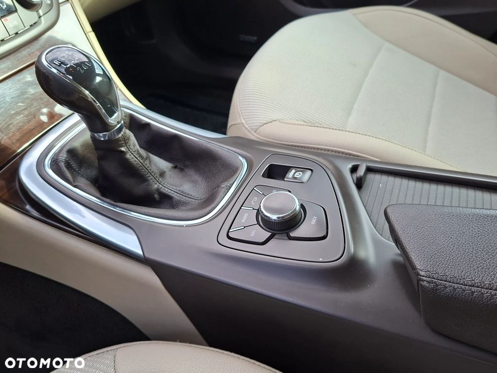 Opel Insignia - 22