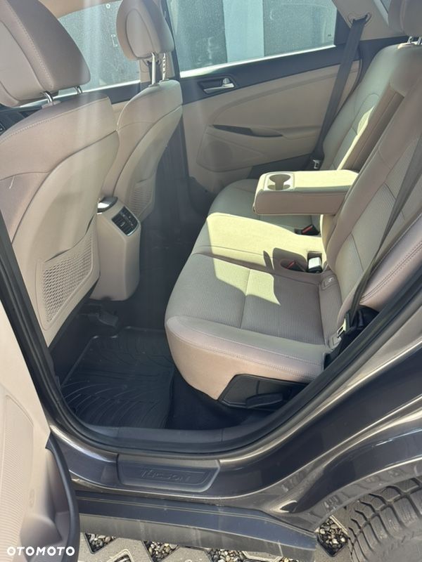 Hyundai Tucson 2.0 CRDi 4WD Automatik Style - 25