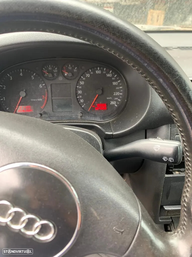 Audi A3 (8L1)  1.6i de 2002 - 6