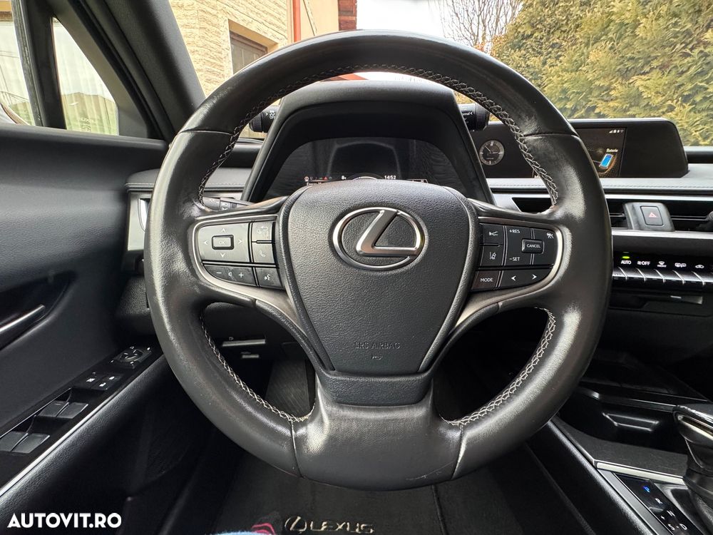 Lexus UX 250h FWD Business - 34