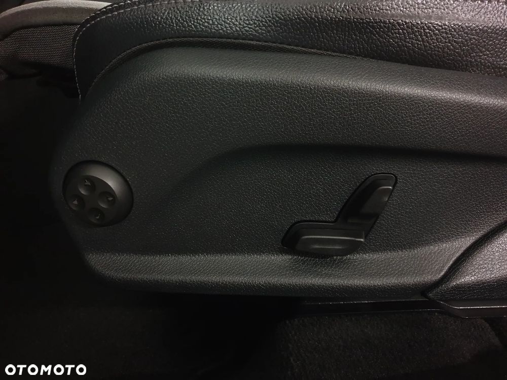 Mercedes-Benz GLC 220 d 4Matic 9G-TRONIC AMG Line Plus - 32