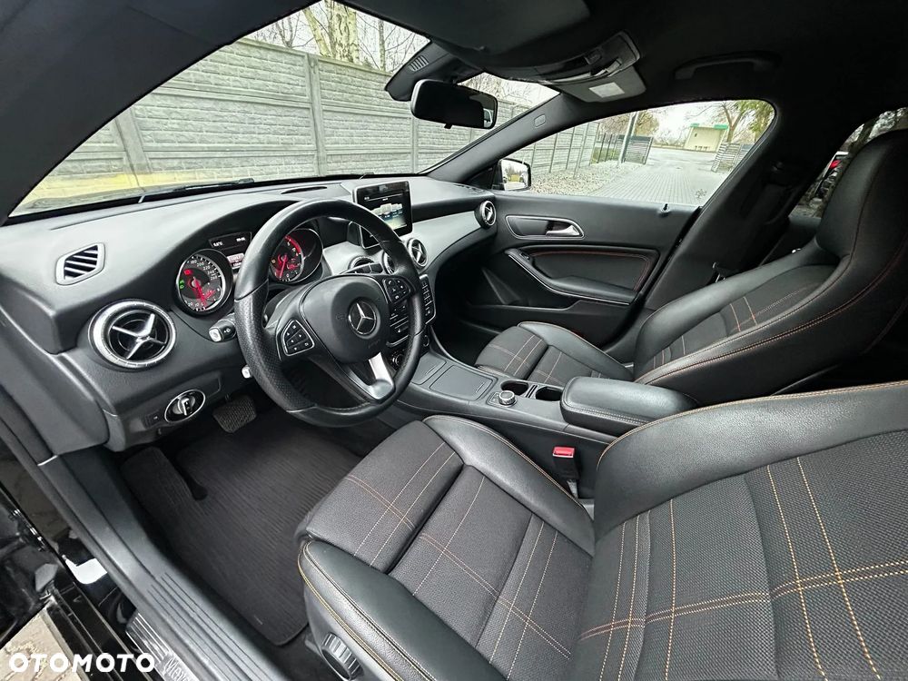 Mercedes-Benz CLA 220 (CDI) d 4Matic 7G-DCT Urban - 9