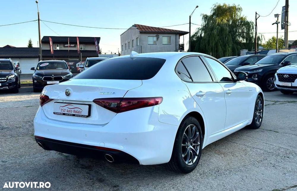 Alfa Romeo Giulia - 8