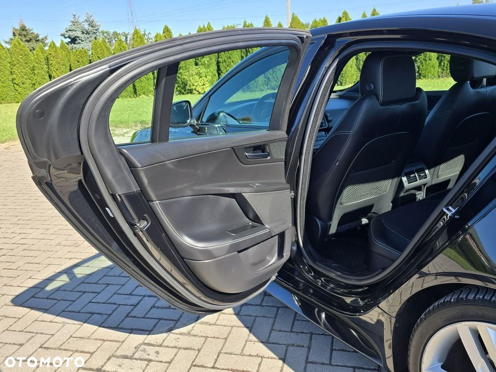 Jaguar XE - 22