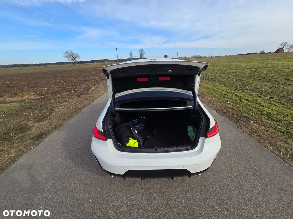 BMW Seria 3 318i M Sport - 24
