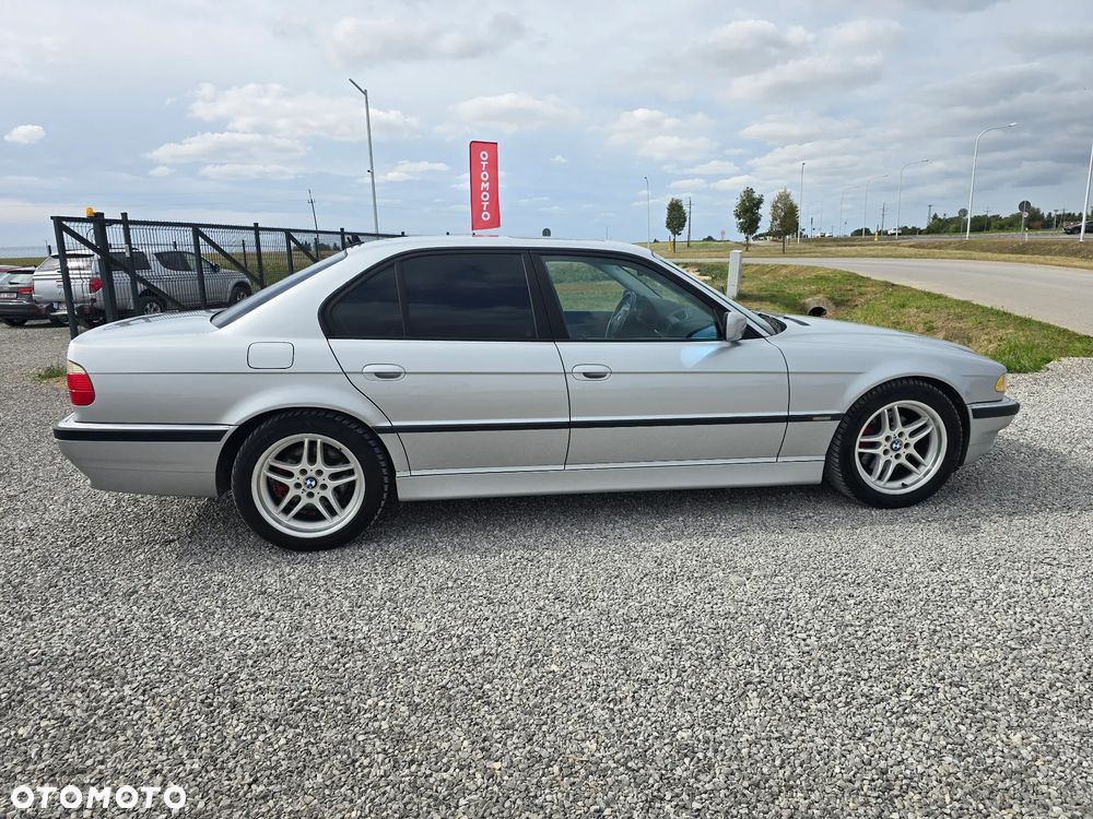 BMW Seria 7 - 10