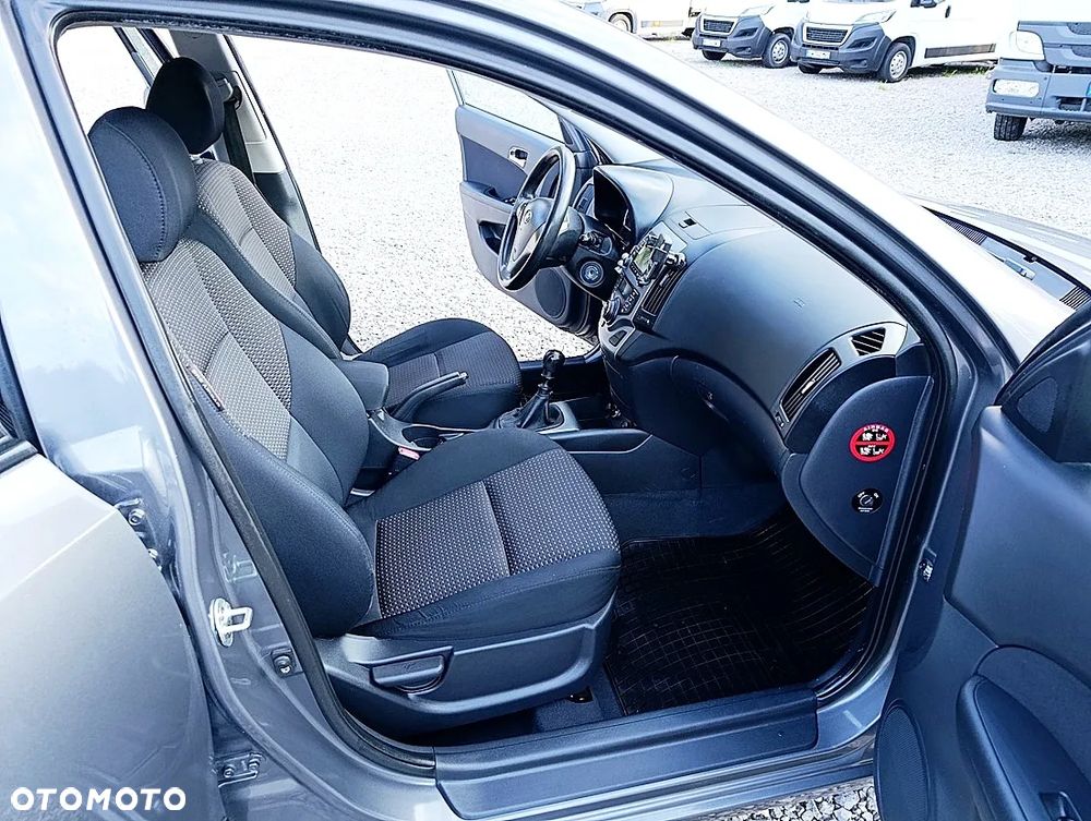 Hyundai i30 1.4 Classic + - 11