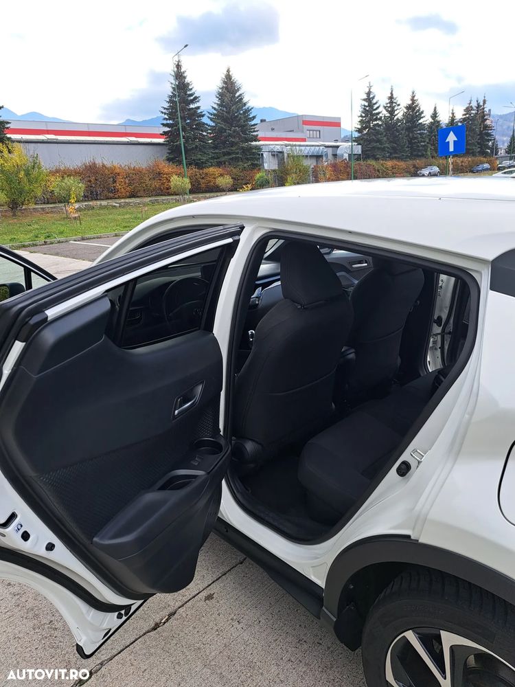 Toyota C-HR - 11