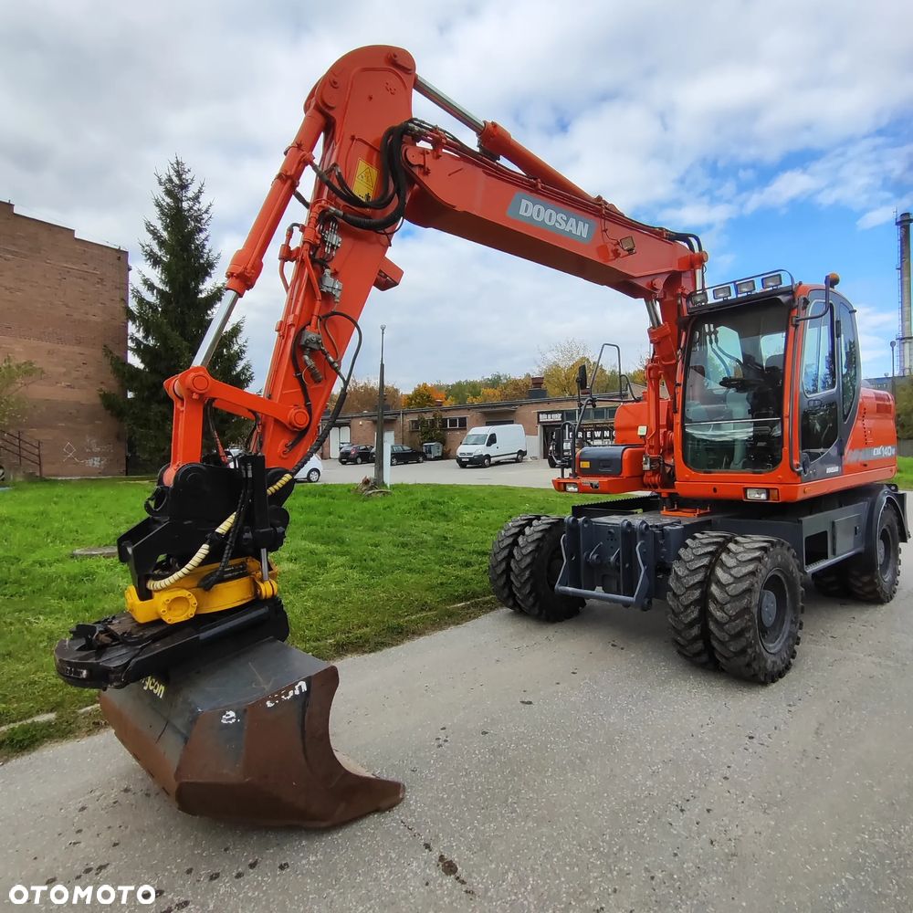 Doosan DX 140 + Akcesoria - 1