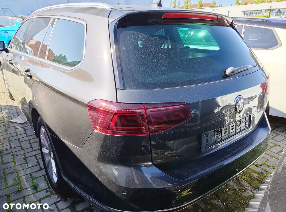 Volkswagen Passat - 4