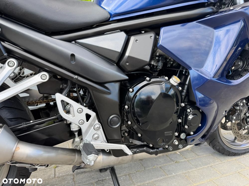 Suzuki GSX - 24