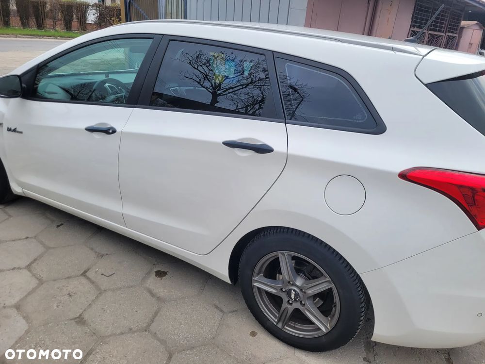 Hyundai i30 blue 1.6 CRDi YES Gold - 8