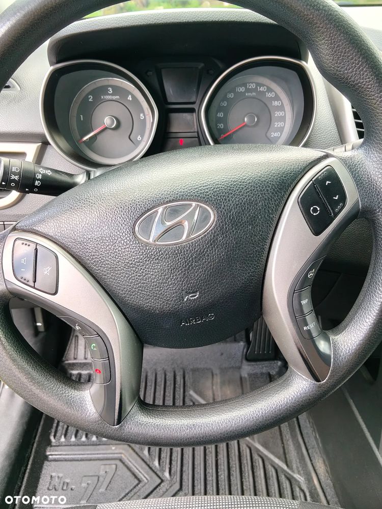 Hyundai i30 1.6 D Classic + DCT - 21