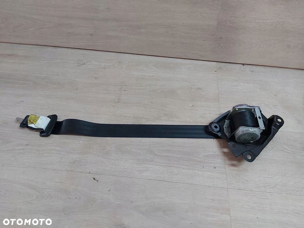 TOYOTA Sienna 11- pas tył środkowy sufitowy CZARNY - 1