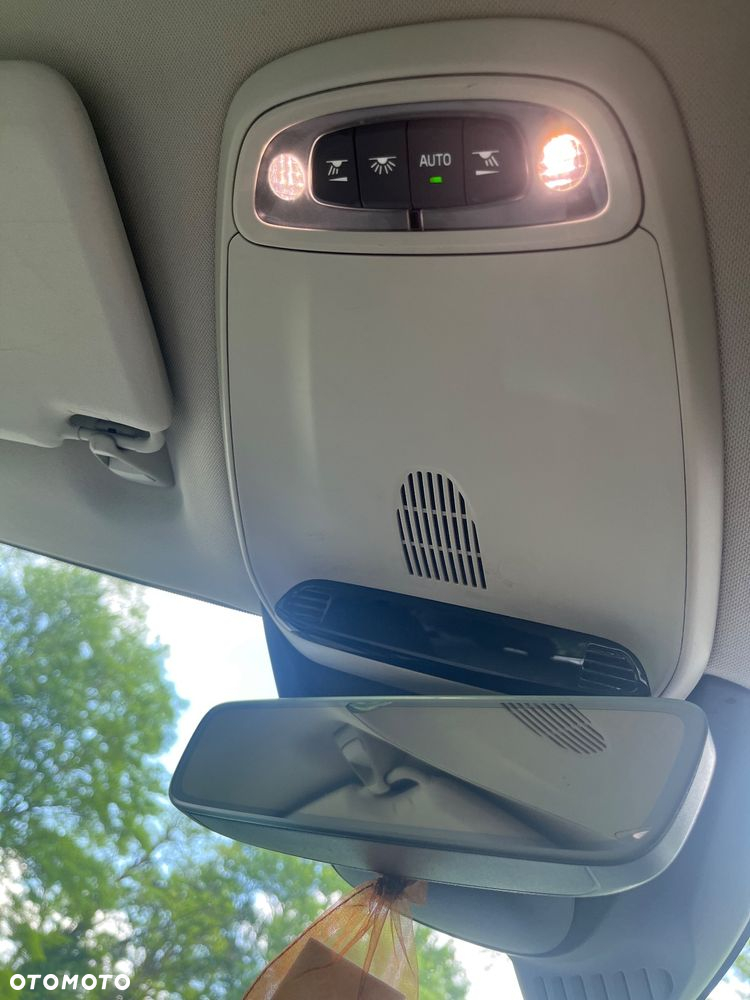 Volvo V40 D3 Momentum - 28