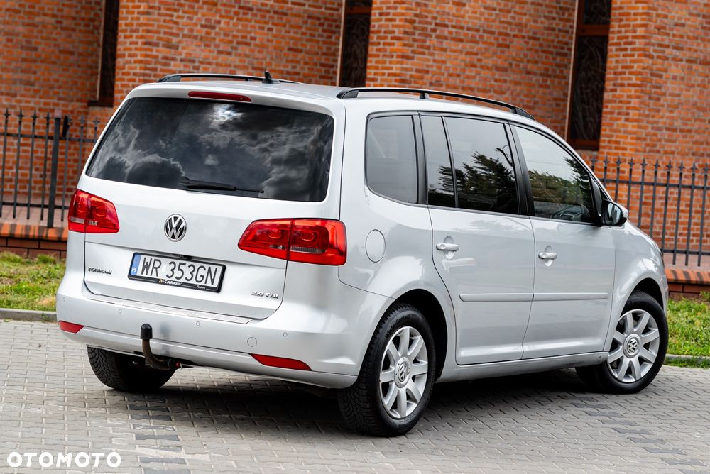 Volkswagen Touran 2.0 TDI DPF BlueMotion Technology DSG STYLE - 9