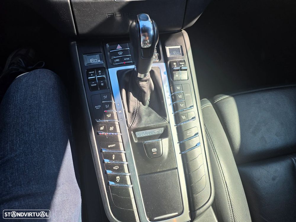 Porsche Macan Turbo PDK - 21