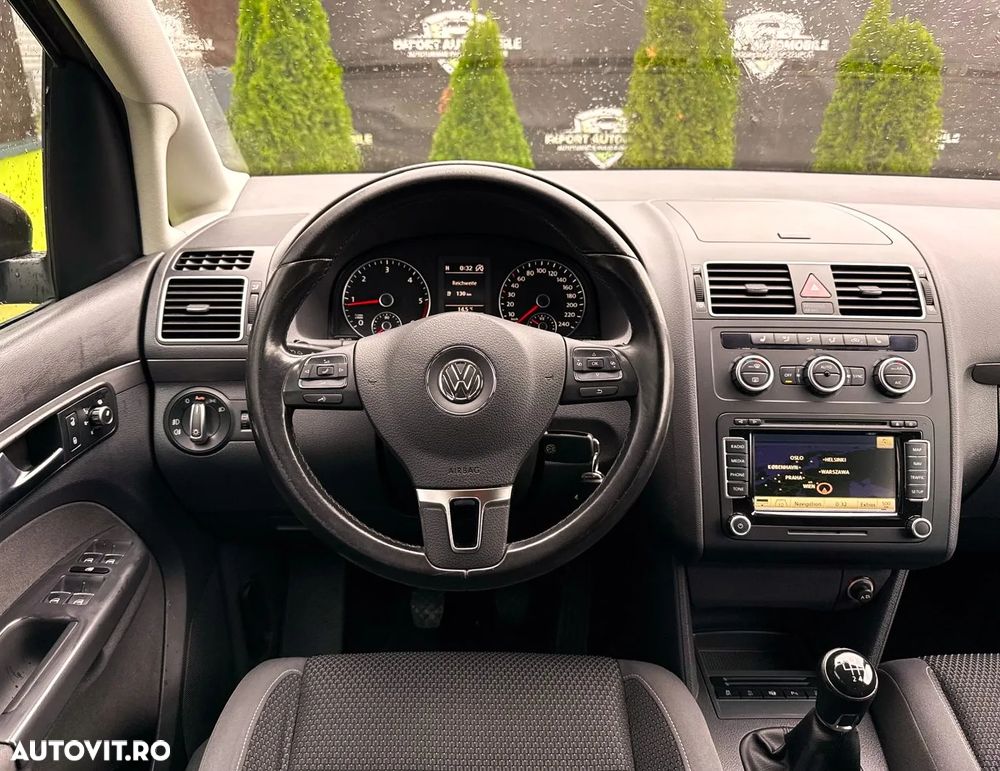 Volkswagen Touran 1.6 TDI DPF BlueMotion Technology Highline - 9