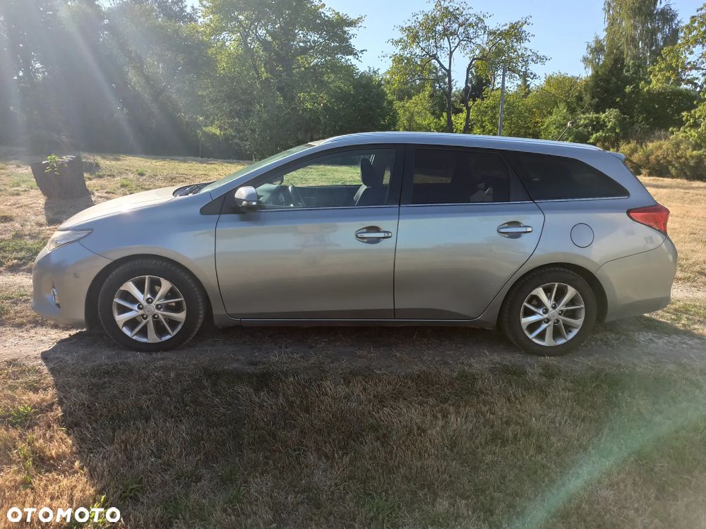 Toyota Auris 1.6 Premium MS - 4