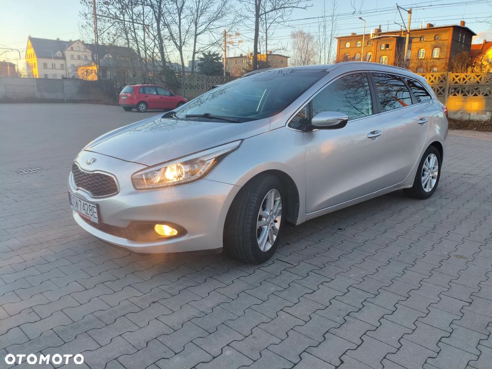 Kia Ceed 1.6 CRDi 128 Dream Team Edition - 8