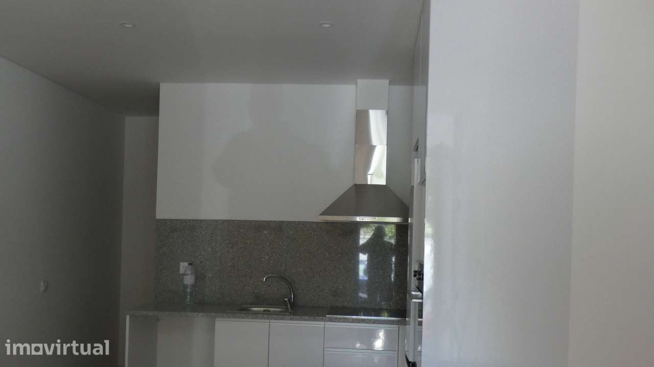 T1 Rés do Chão com Cozinha Equipada e Boa Localização - Grande imagem: 2/11
