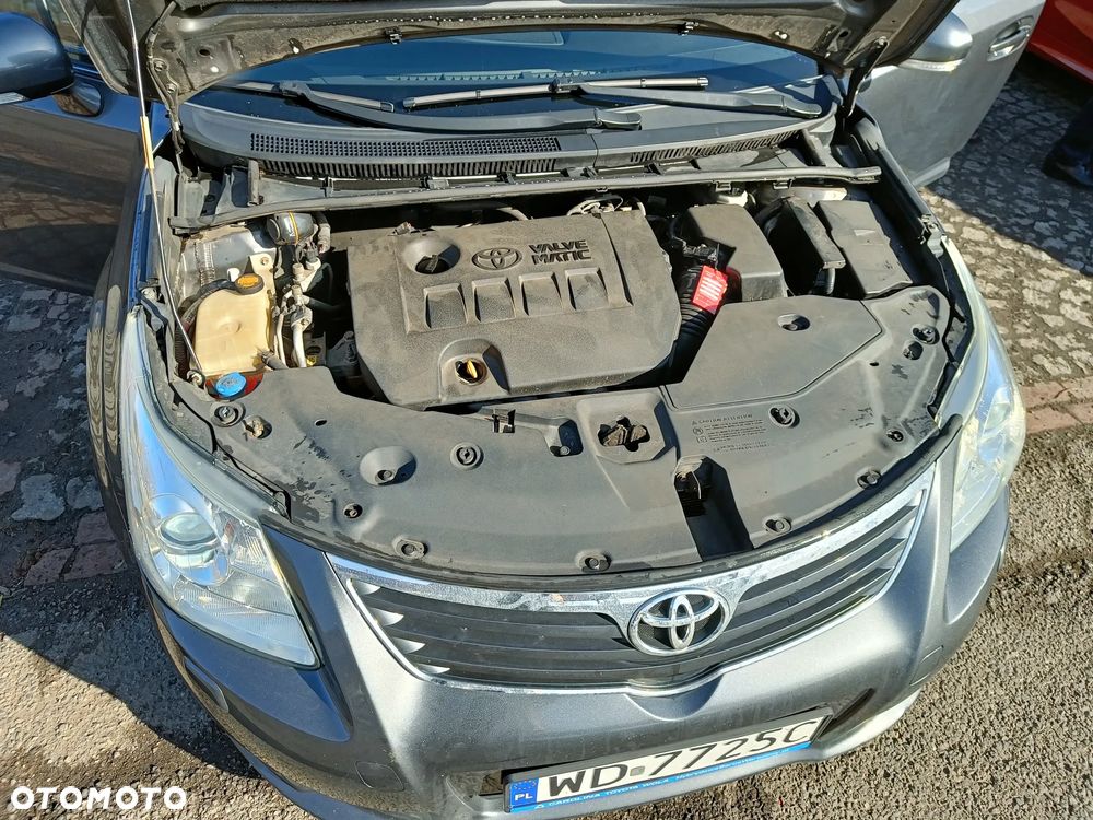 Toyota Avensis 1.8 Luna - 10