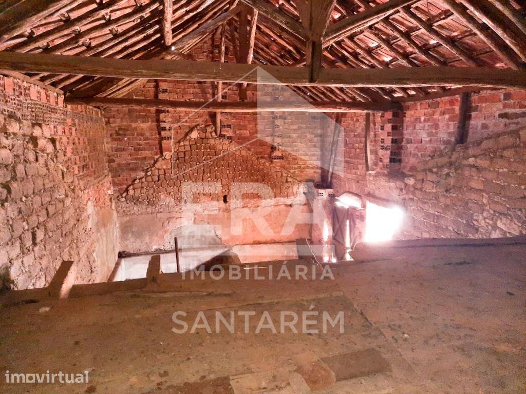 Moradia T2 com Adega para Reconstruir - Grande imagem: 4/12