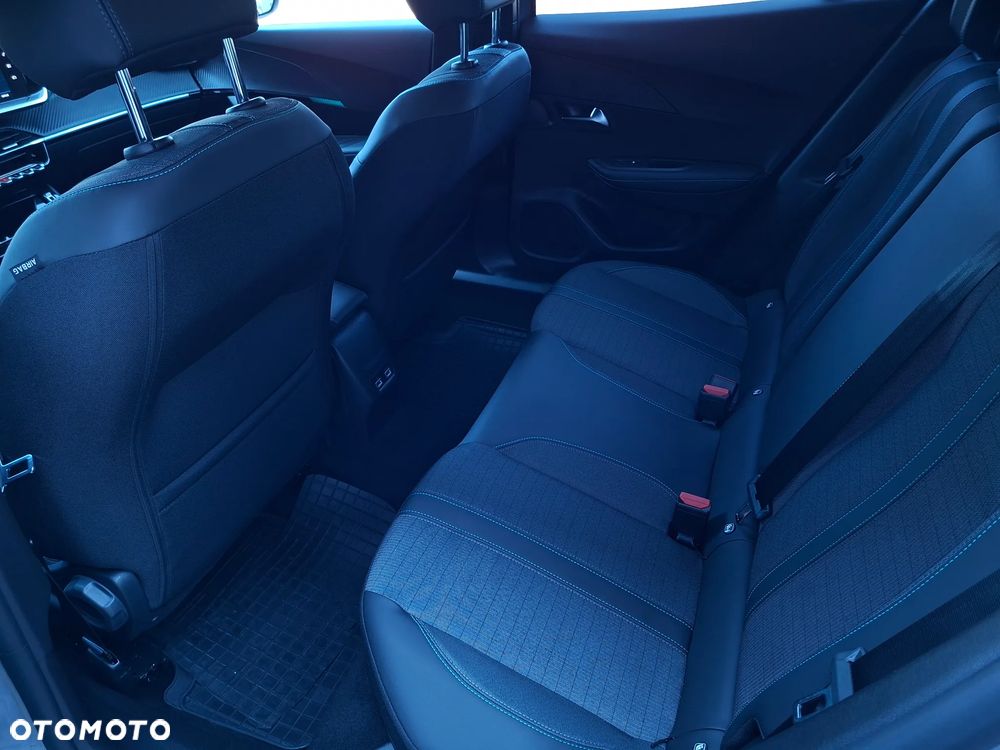 Peugeot 2008 1.2 PureTech Allure S&S EAT8 - 29