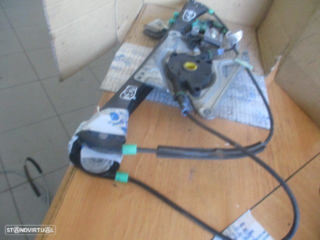 Elevador Sem Motor 8D0837397 AUDI A4 1994 4P FE AUDI A4 B5 AVANT 1996 1.9TDI 110CV 5P CINZA FESQ - 4