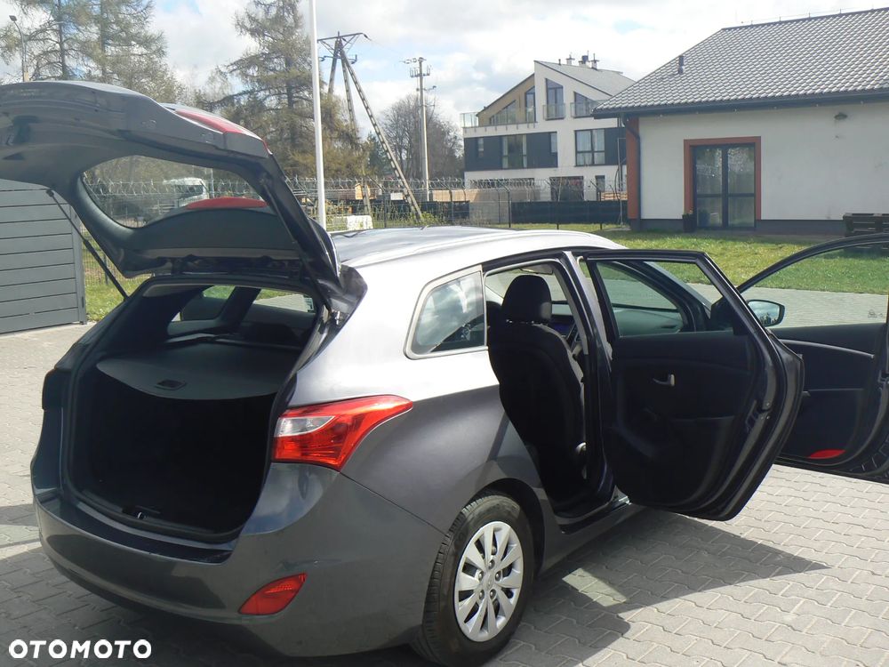 Hyundai i30 1.6 D Classic + - 8