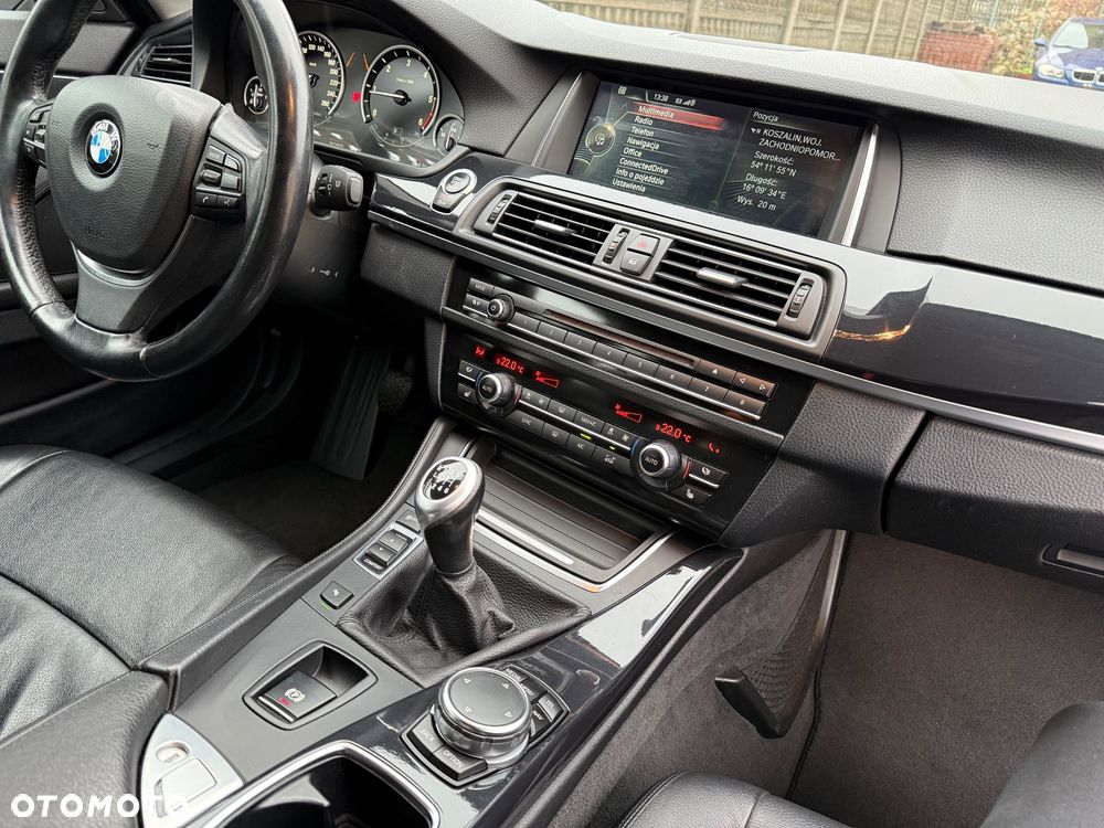 BMW Seria 5 525d - 34