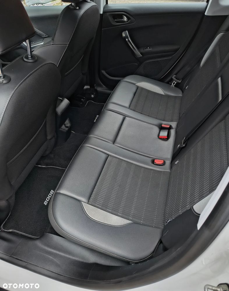 Peugeot 2008 PureTech 82 Urban Move - 11