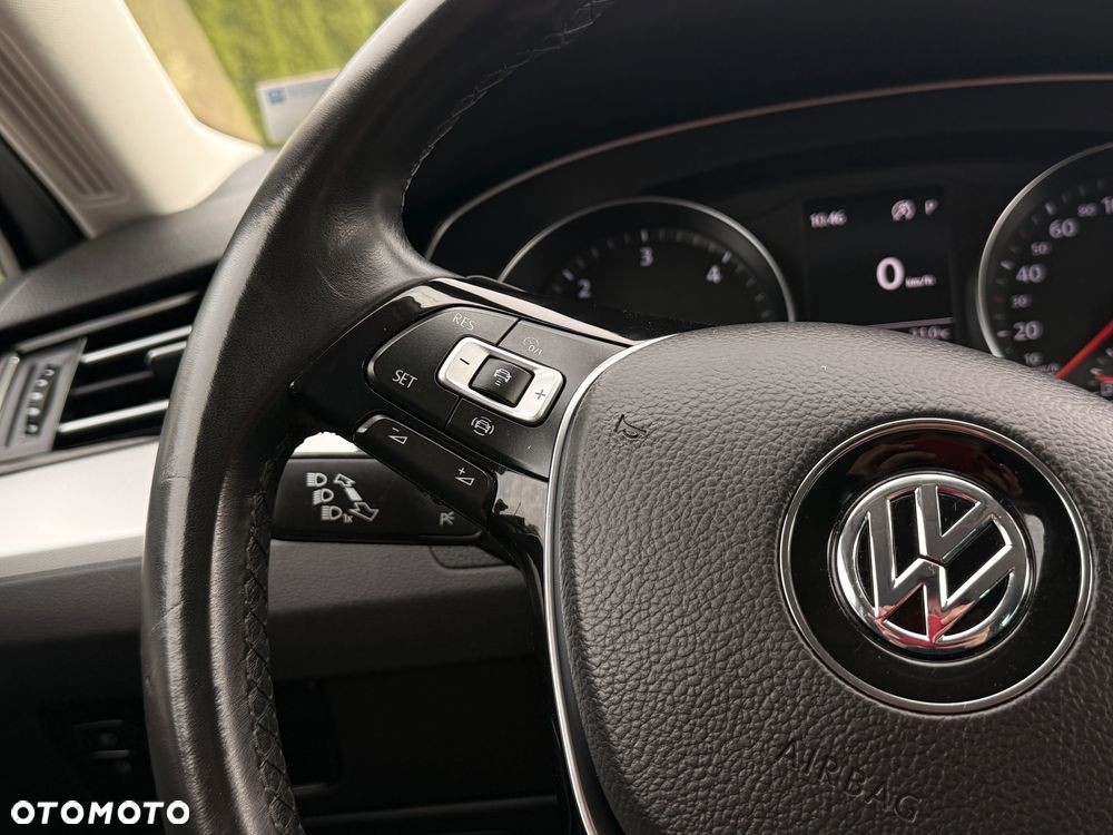 Volkswagen Passat 2.0 TDI SCR Comfortline DSG - 25