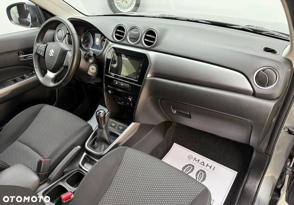 Suzuki Vitara 1.0 Boosterjet Premium 2WD - 17